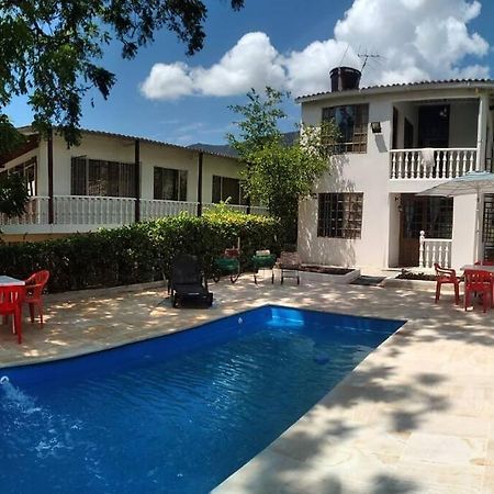 Casa Familiar Y De Descanso Villa Lorenza - Apulo Cund. מראה חיצוני תמונה