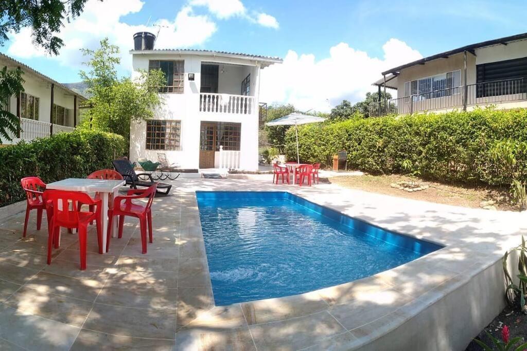 Casa Familiar Y De Descanso Villa Lorenza - Apulo Cund. מראה חיצוני תמונה