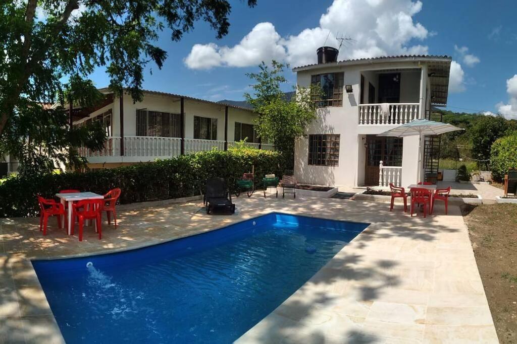 Casa Familiar Y De Descanso Villa Lorenza - Apulo Cund. מראה חיצוני תמונה