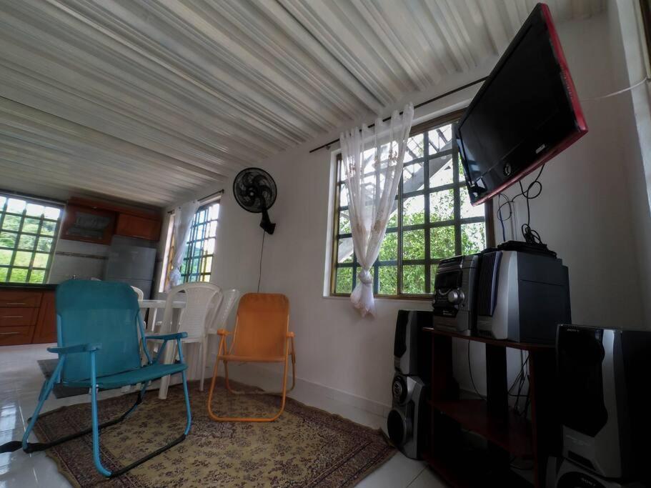Casa Familiar Y De Descanso Villa Lorenza - Apulo Cund. מראה חיצוני תמונה