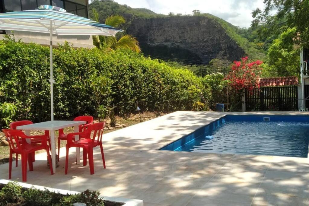 Casa Familiar Y De Descanso Villa Lorenza - Apulo Cund. מראה חיצוני תמונה