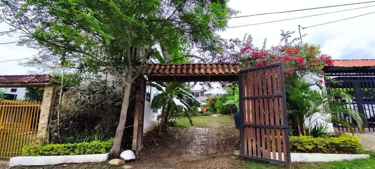 Casa Familiar Y De Descanso Villa Lorenza - Apulo Cund. מראה חיצוני תמונה