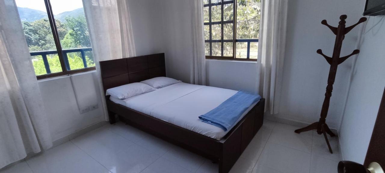 Casa Familiar Y De Descanso Villa Lorenza - Apulo Cund. מראה חיצוני תמונה
